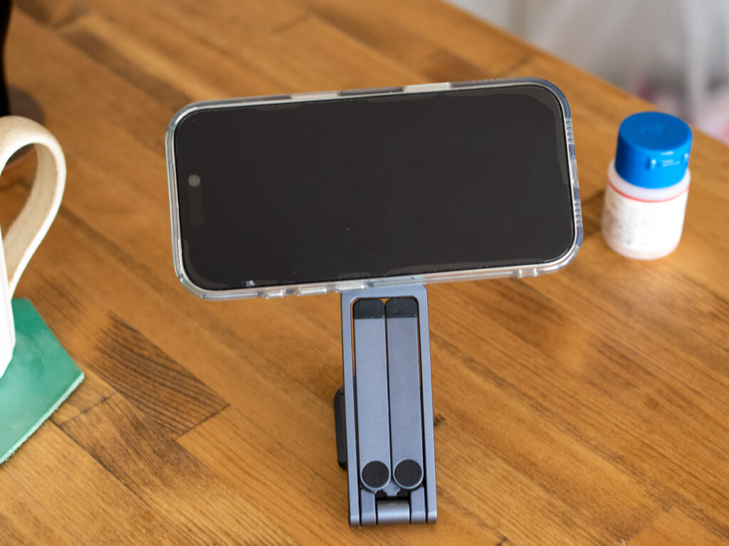 Ulanzi MA38をデスクで使用している様子